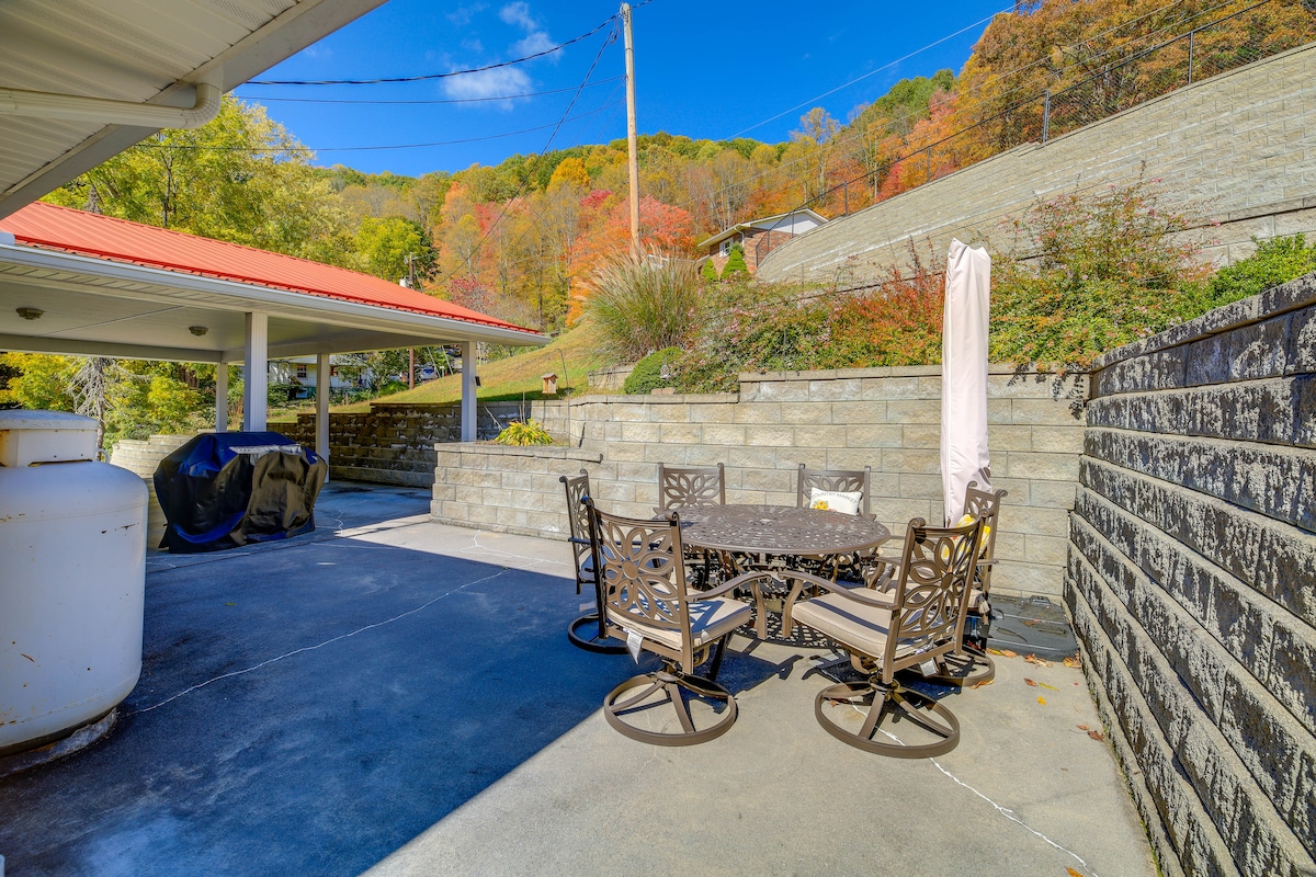 Laptop-Friendly Appalachian Mountain Retreat!