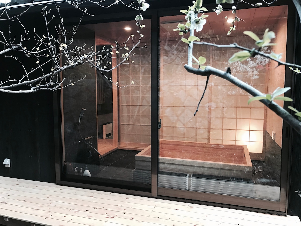 檜木浴室、日本庭園和枯山水藝術融合的京都町屋