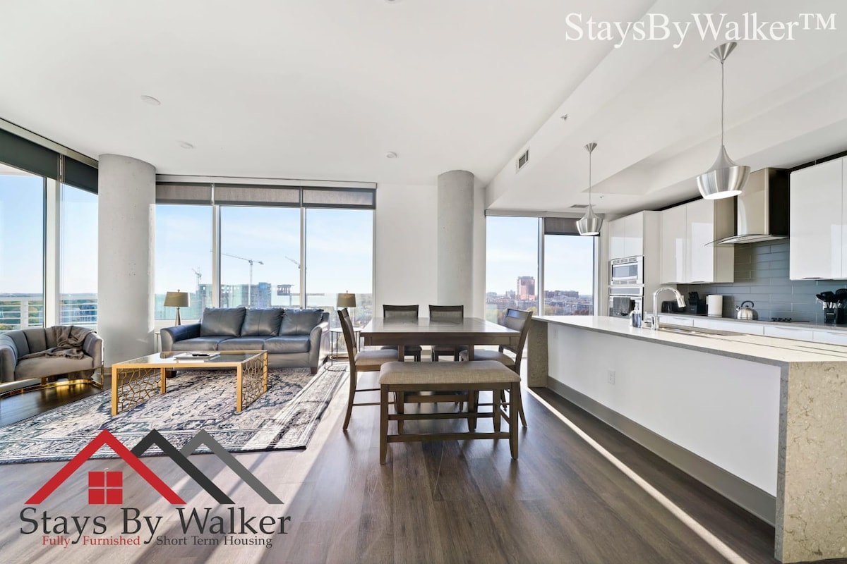 StaysByWalker Lux 3BR Uptown ！水疗/健身房/加大双人床