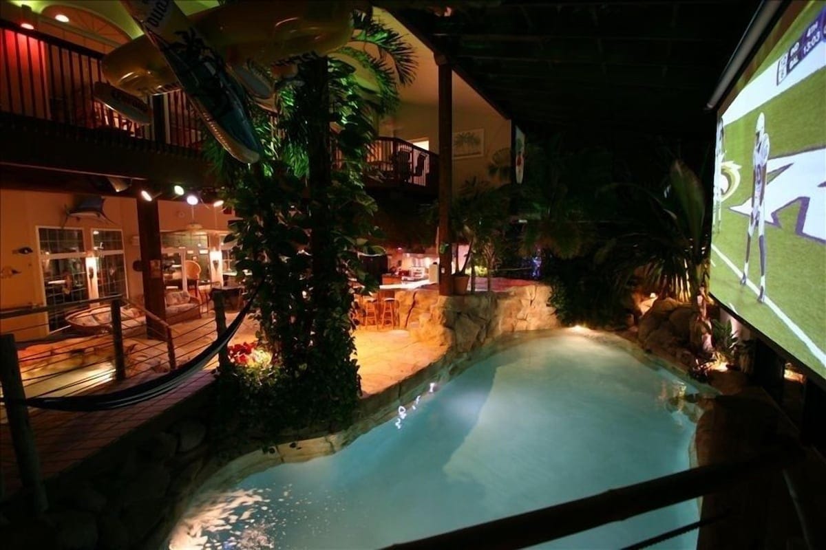 夏威夷室内！游泳酒吧， 2个剧院，游泳池，水疗中心，健身房