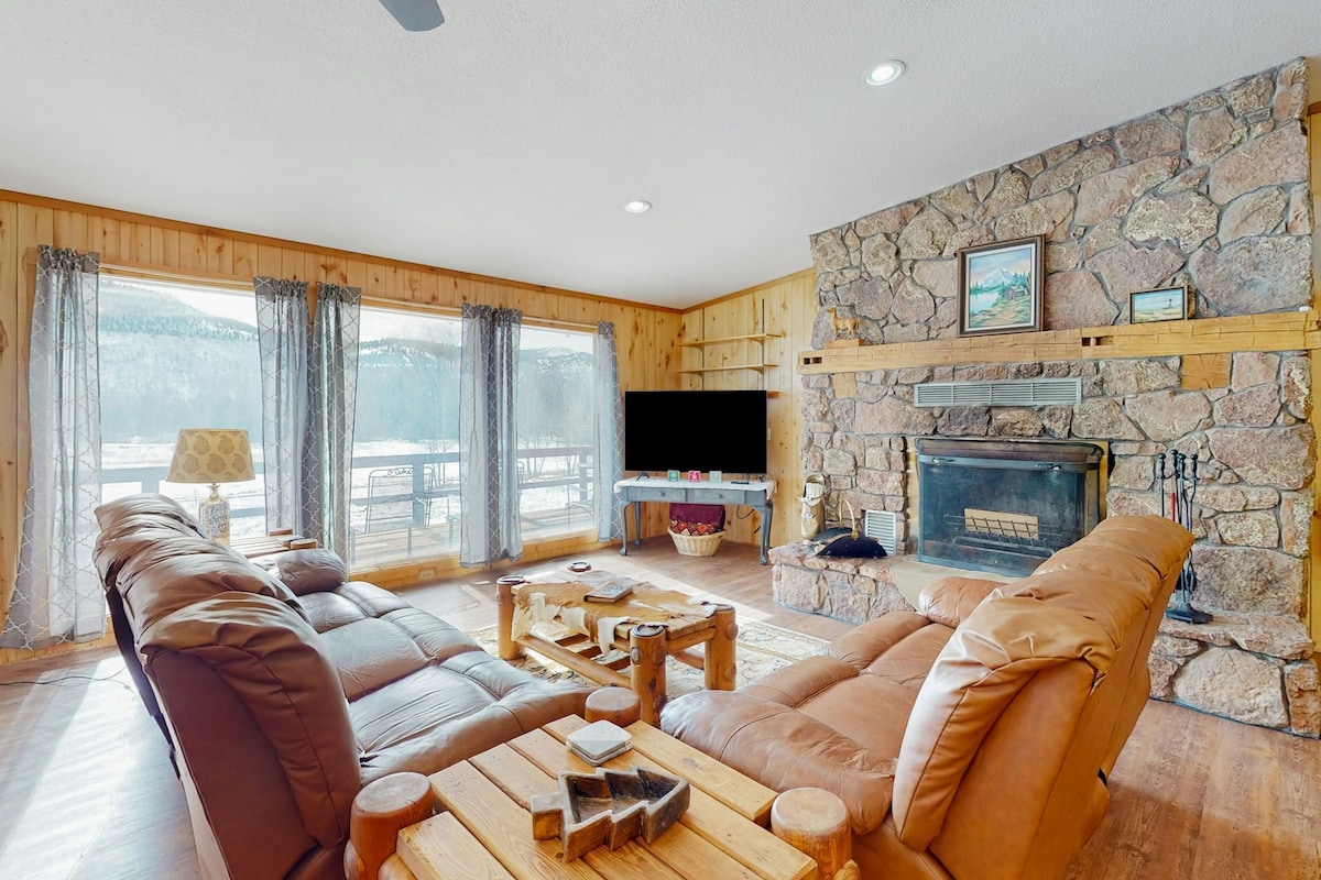 Secluded 4BR Mountainview | Hot Tub | Fireplace