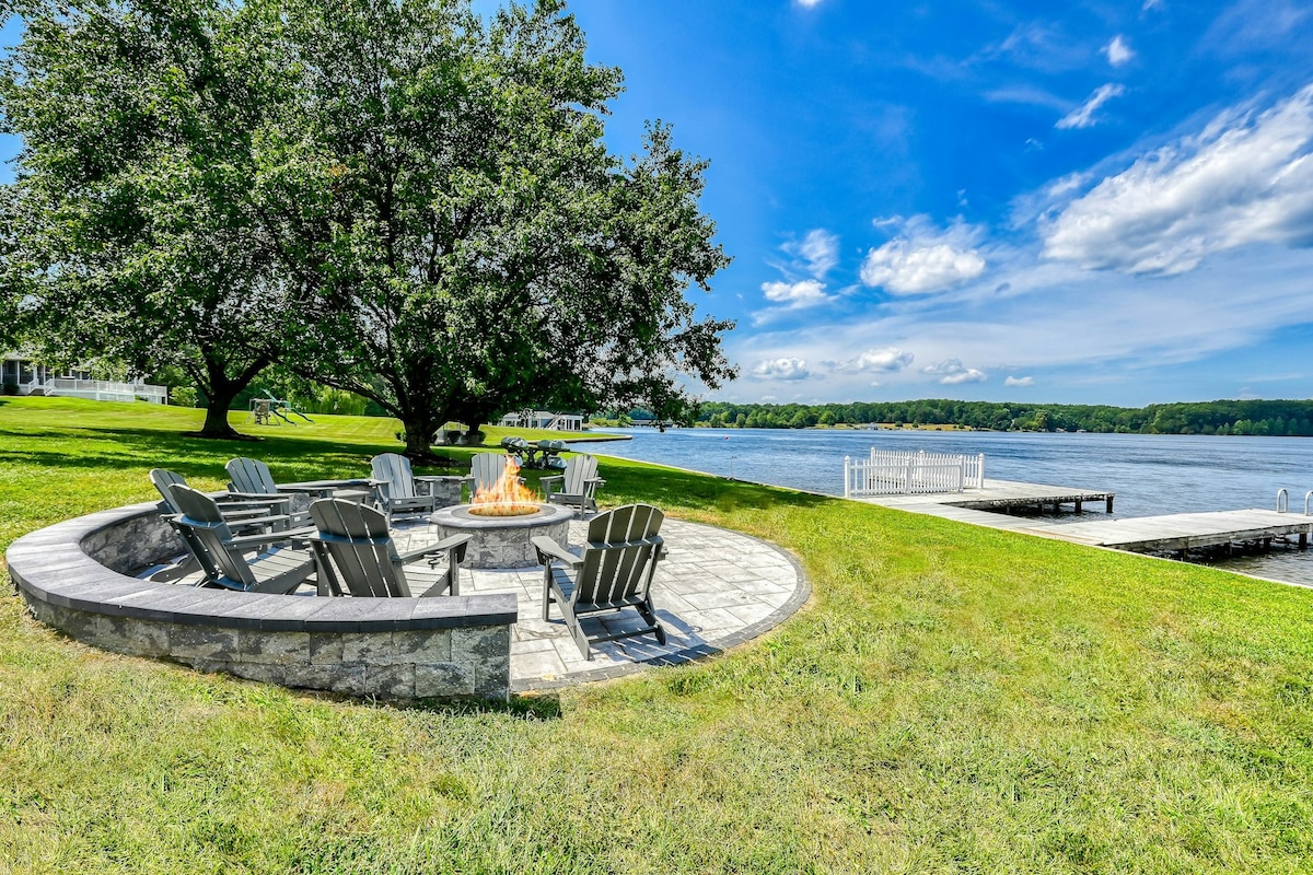 Scenic 5BR Lakefront | Fireplace | Deck