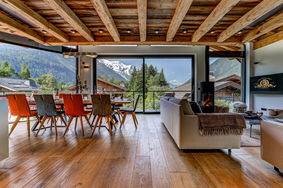 Luxury Chalet with Hot Tub, Spa & Cinema Room