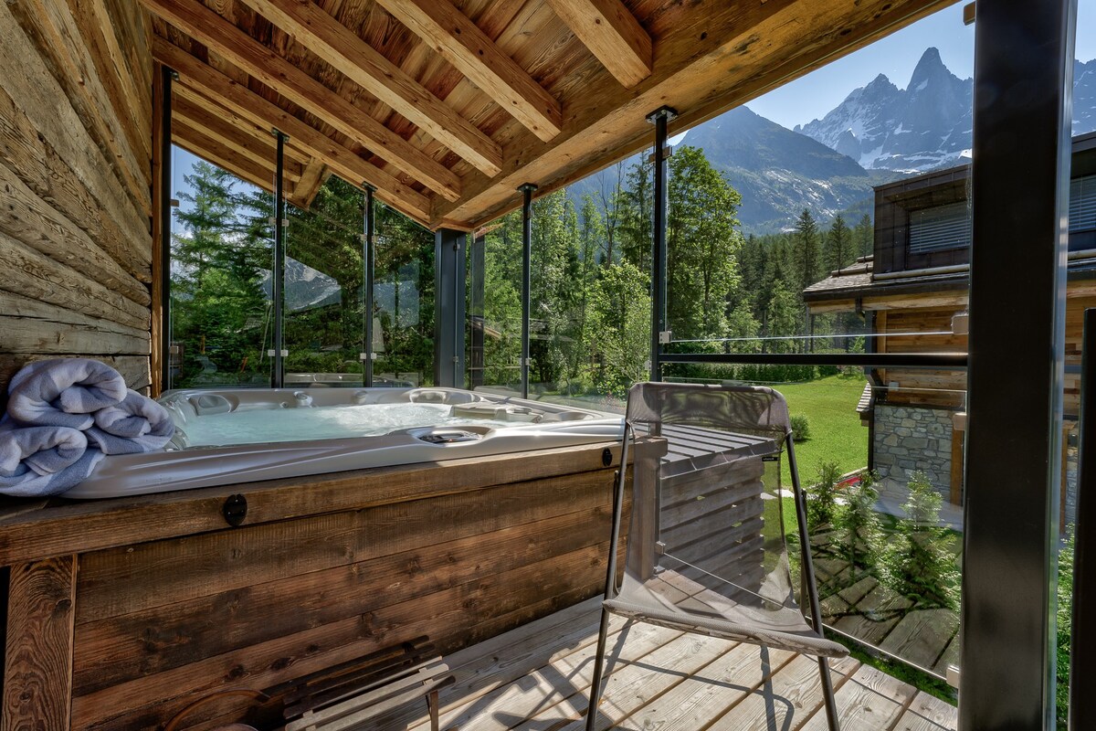 Luxury Chalet with Hot Tub, Spa & Cinema Room