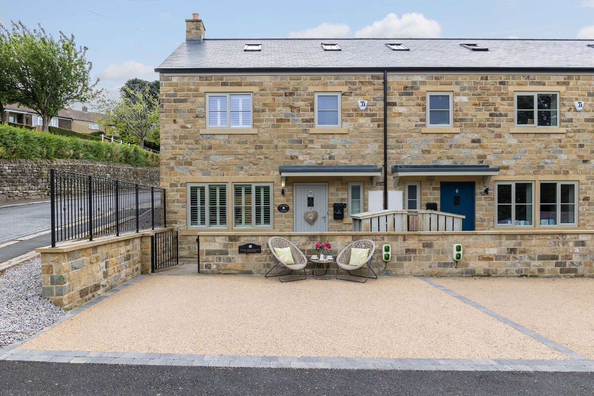Cosy Family Yorkshire Dales home in bustling town