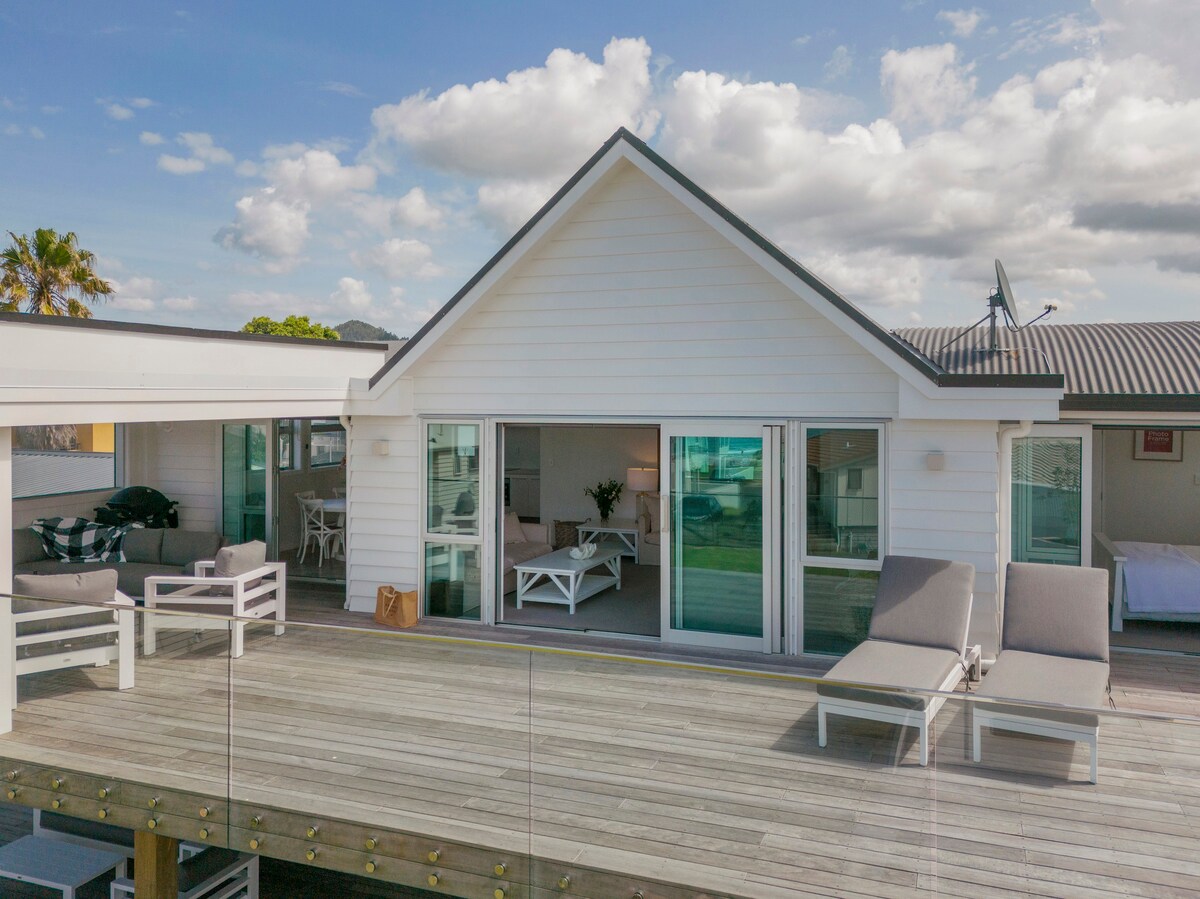 Oceanview Oasis - Whangamata Luxury Home