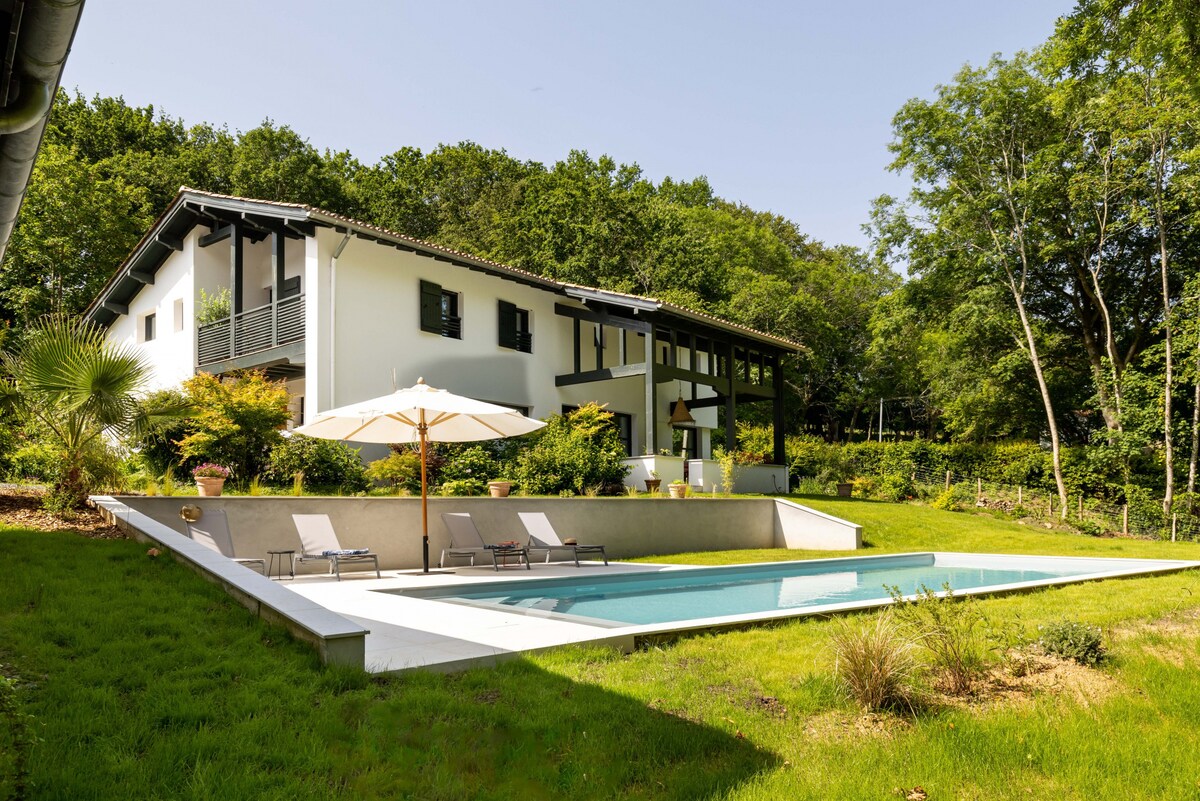 Woodland - Superbe maison avec piscine chauffée