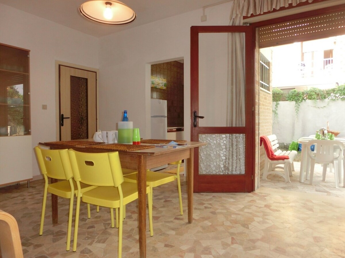 Adorable Villa for 8 people close to the sea