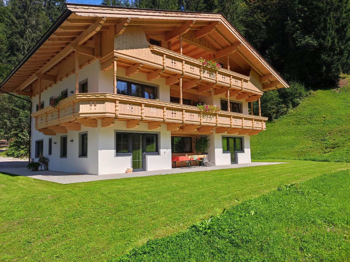位于Oberau Wildschönau （ 164554 ） ，面积240平方米，可容纳10位房客