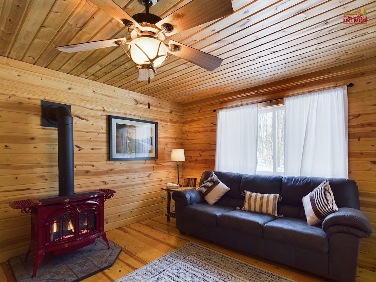Moose Tracks -舒适的小木屋、封闭式门廊、隐蔽