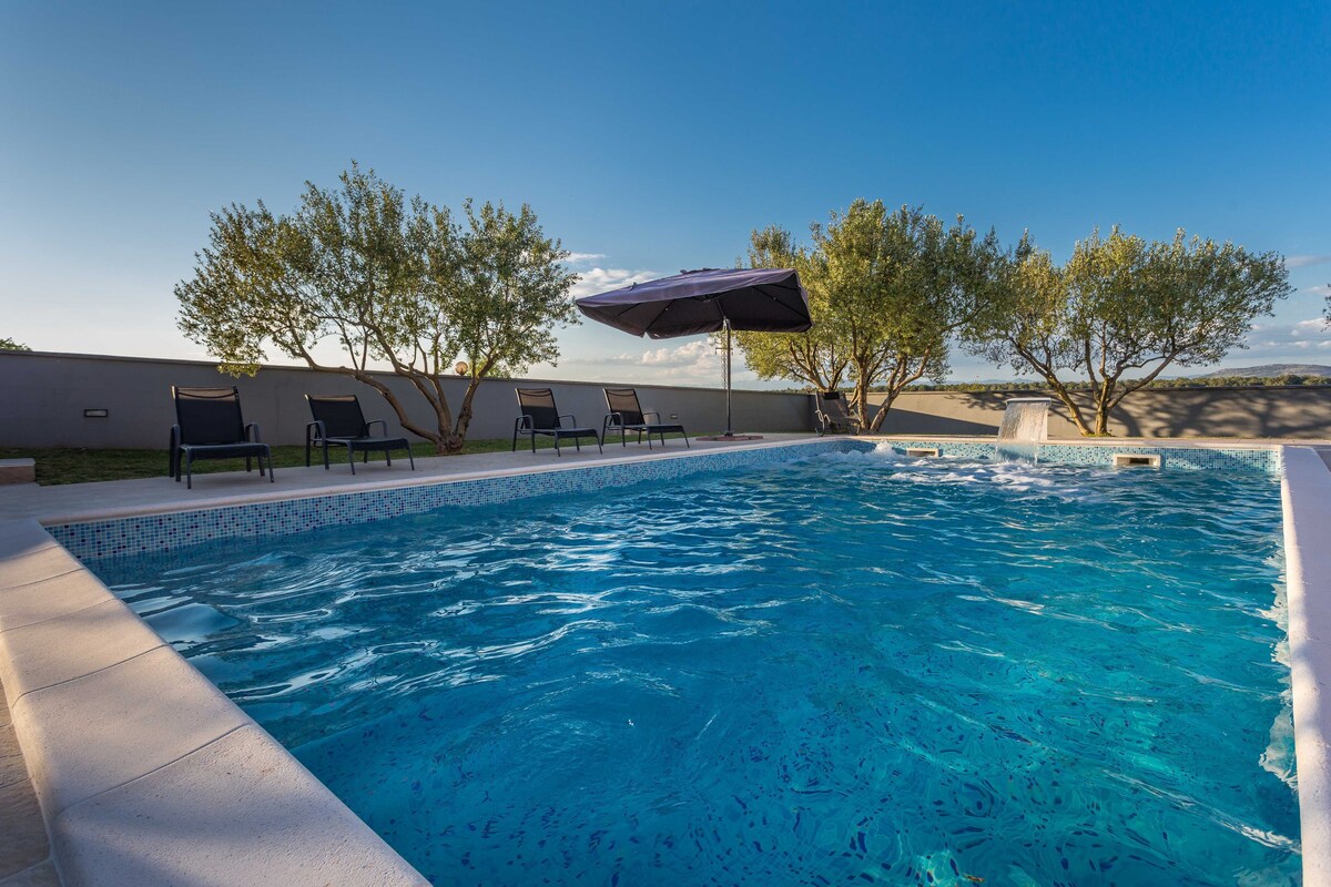 Villa Simone with private pool & wonderful garden