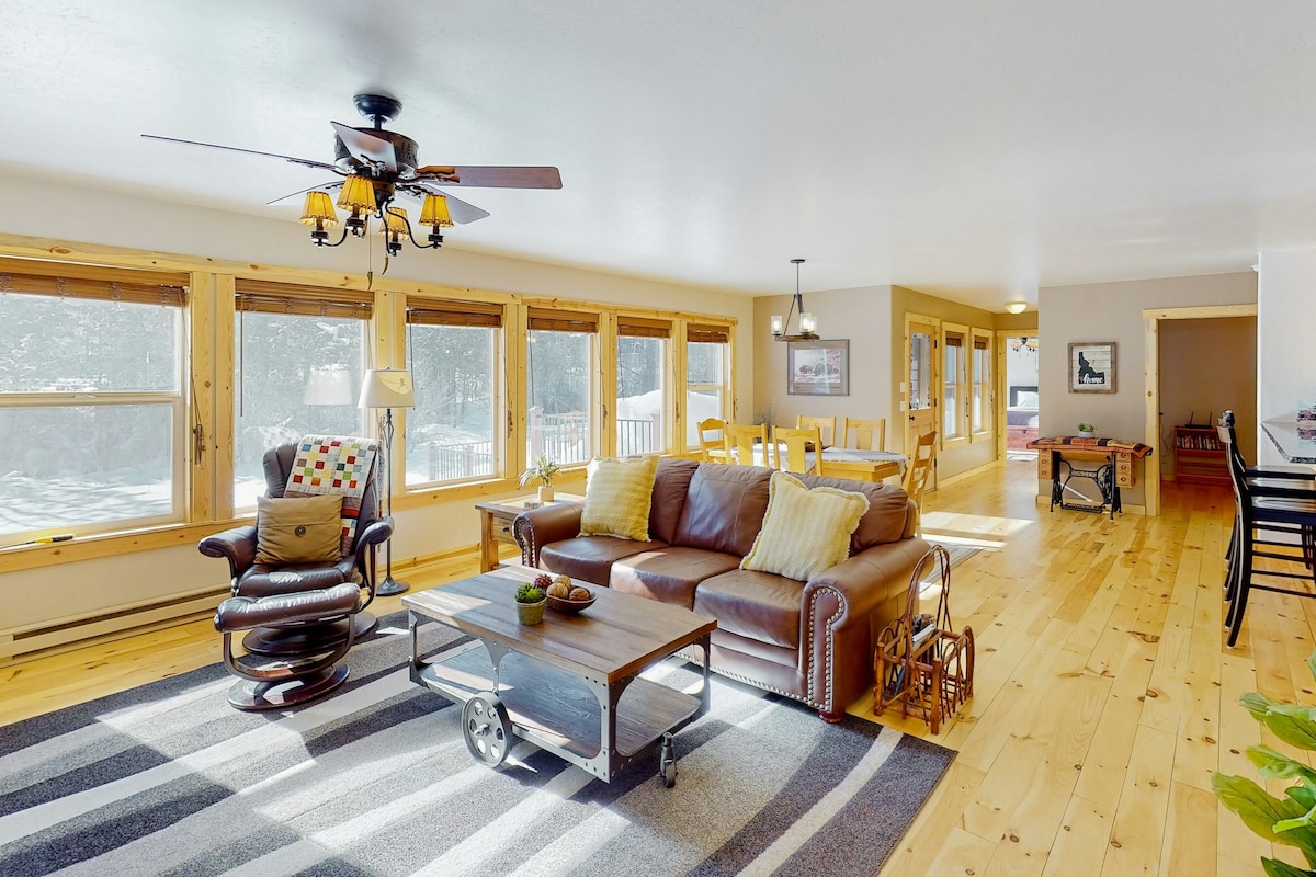 Updated 3BR Mountainview | Wood Stove | Deck