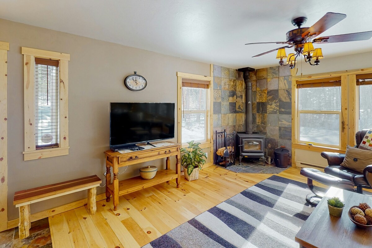 Updated 3BR Mountainview | Wood Stove | Deck