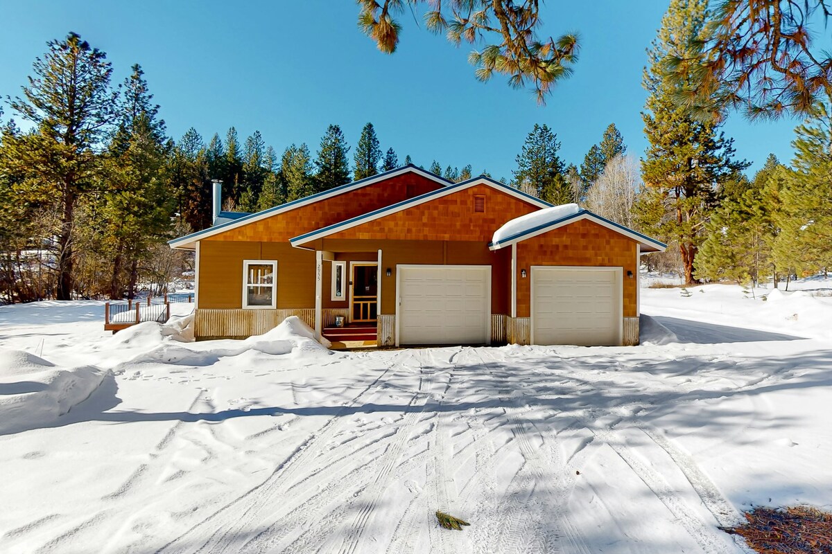 Updated 3BR Mountainview | Wood Stove | Deck