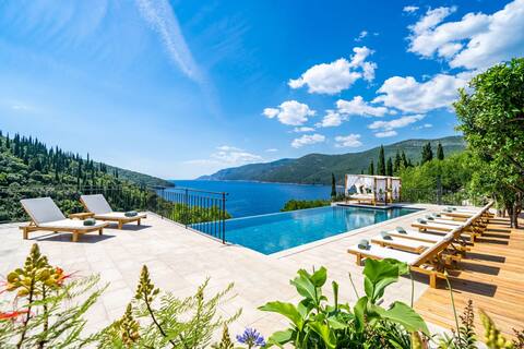 Perfect villa for relaxation located near the lege