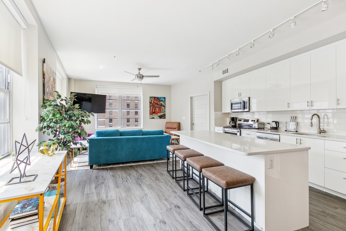 One time in NOLA…2br/2ba Condo