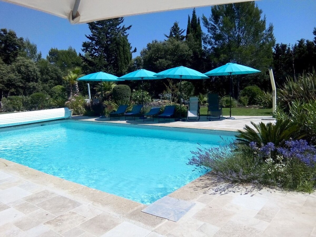 House for 10 ppl. with swimming-pool at Taradeau