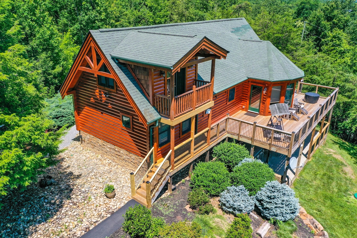 Pinnacle View Lodge - Custom built home with