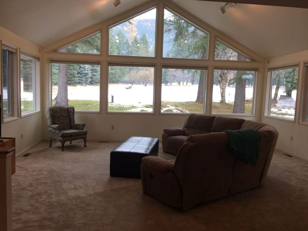 NEW! Spacious Home w/ Lake Access & Hiking Nearby