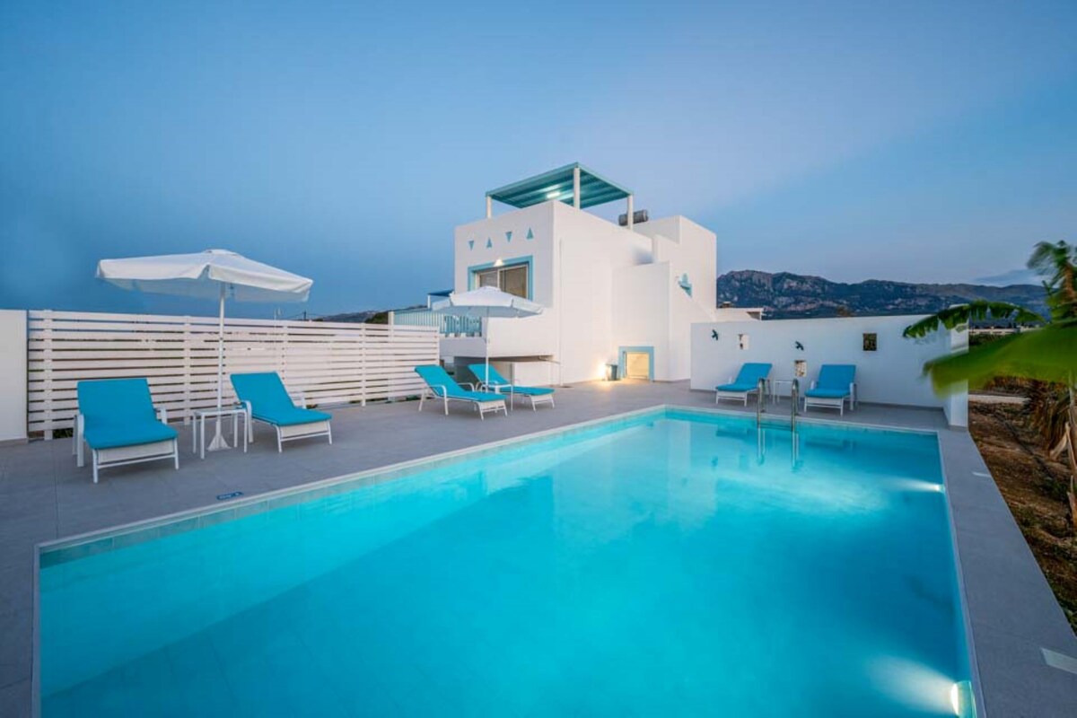 Xenos Villa 7 with a Private pool near the sea.