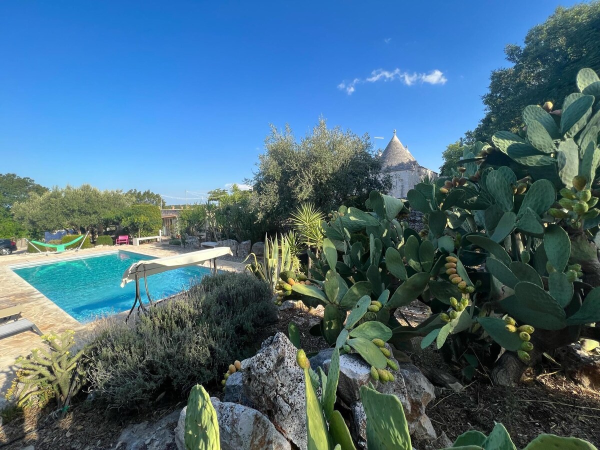 Trulli holiday home with private pool near Ostuni