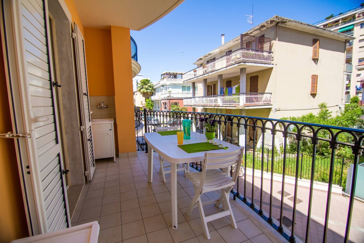 Two rooms Apartment Damiani close to the sea