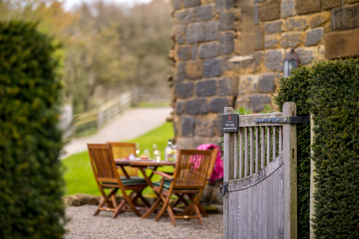 Prior's Lodge, Mount Grace Priory