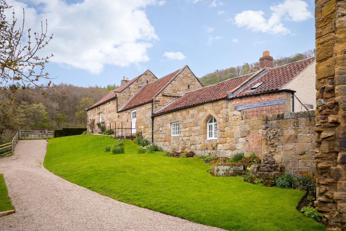 Prior's Lodge, Mount Grace Priory