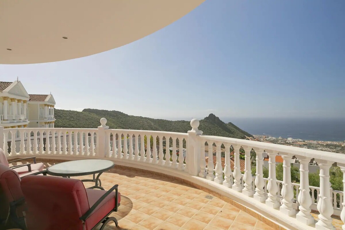 Villa Athena with private heated pool and sea
