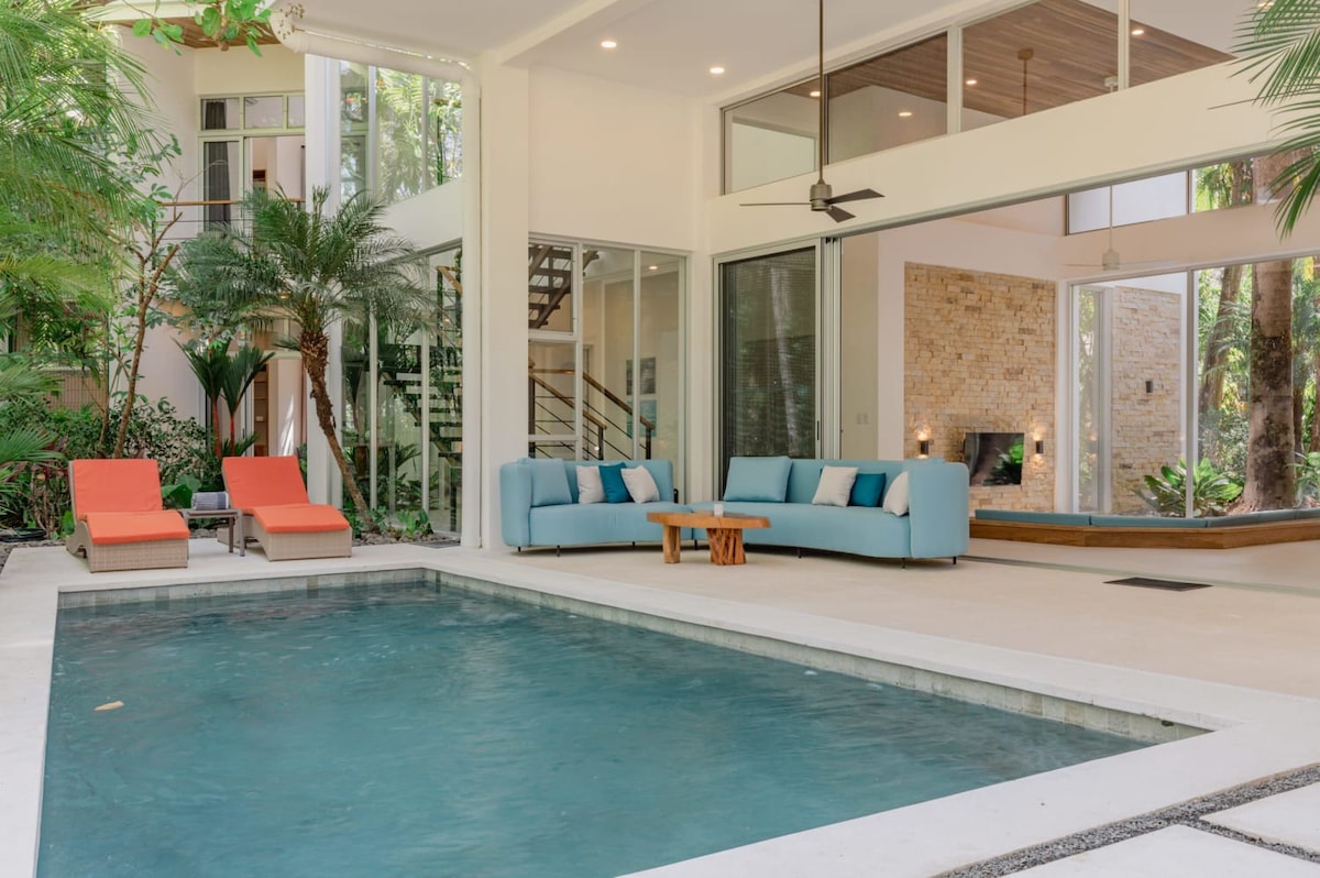 Beautiful New Luxury Home w/pool close to beach