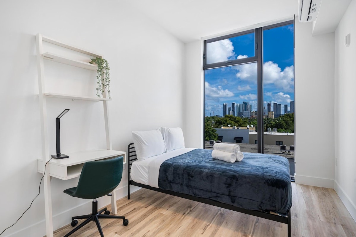 Pastel Private Bed & Bath | City View, Roof Deck