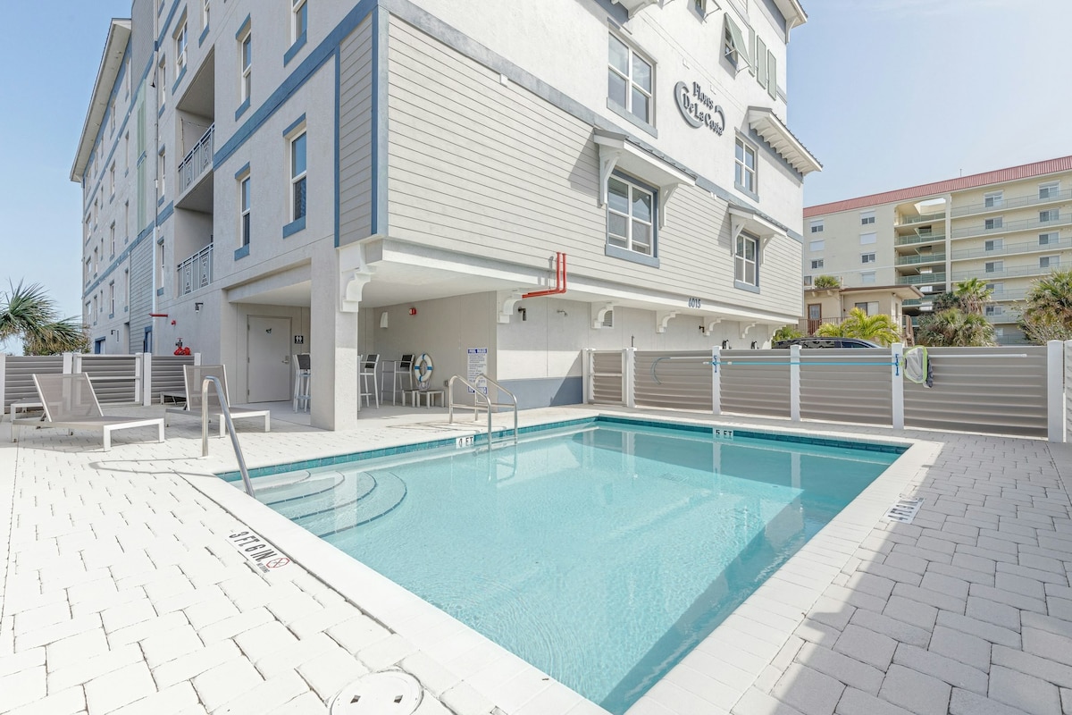 Luxurious 4BR Oceanview | Balcony | Pool | Dock