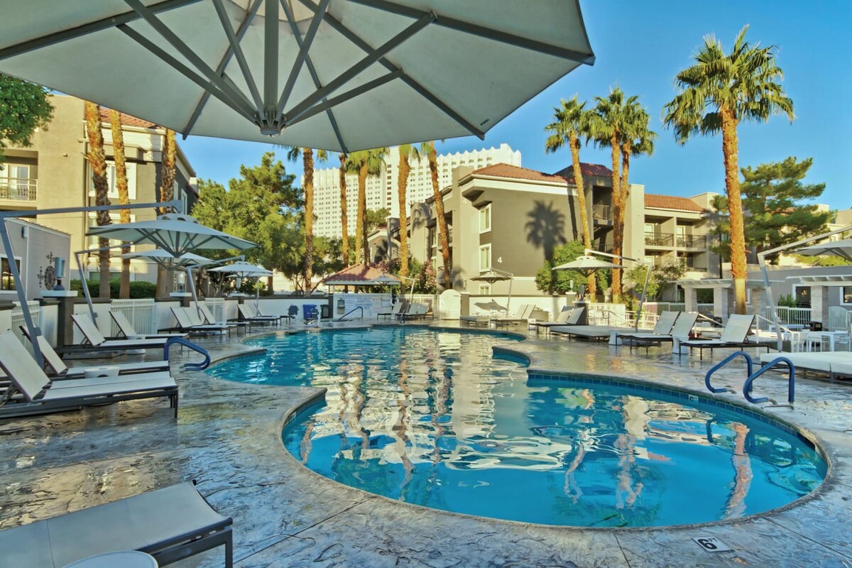 Wyndham Desert Rose Resort|2BR/2BA Balc King Suite