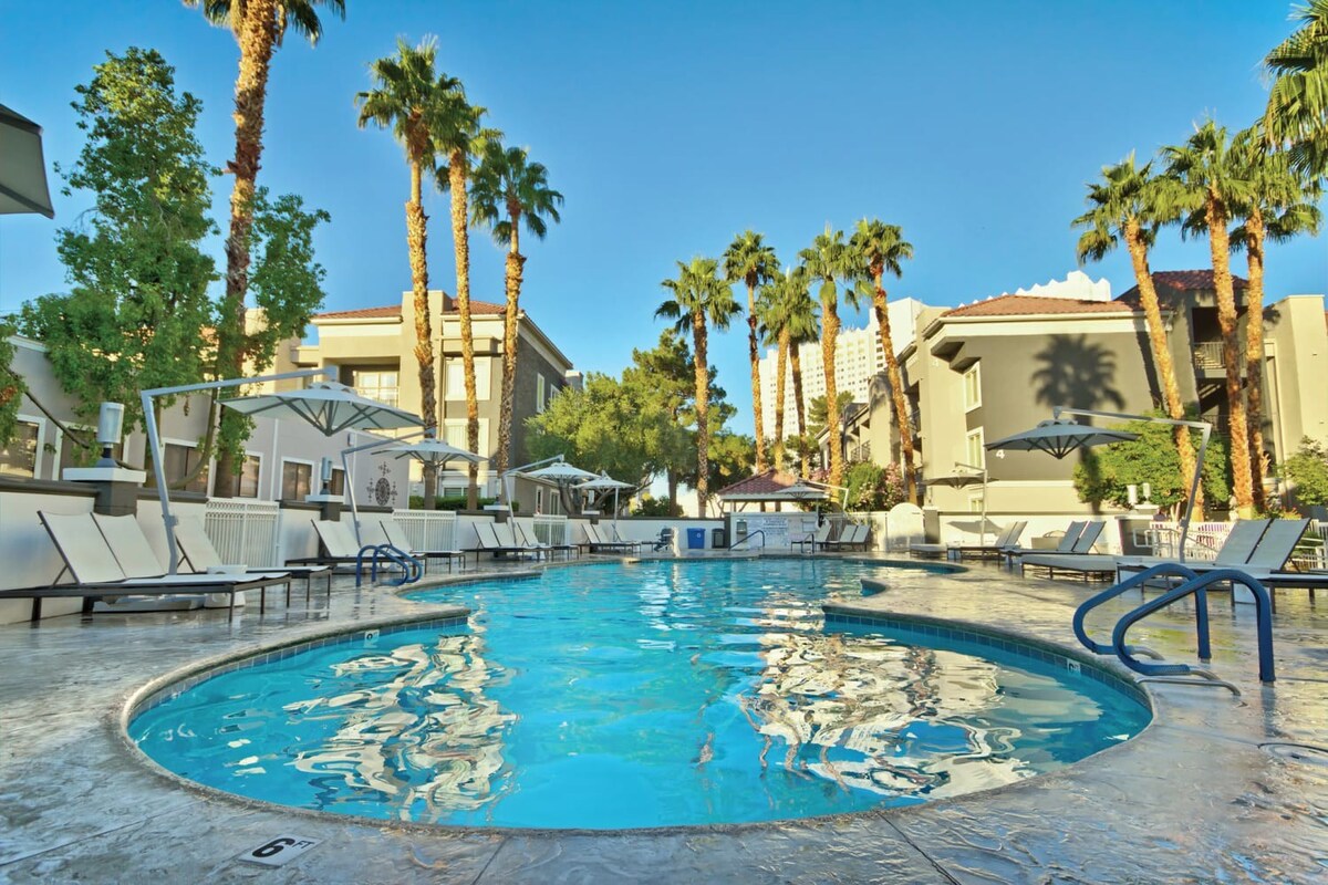 Wyndham Desert Rose Resort|2BR/2BA Balc King Suite