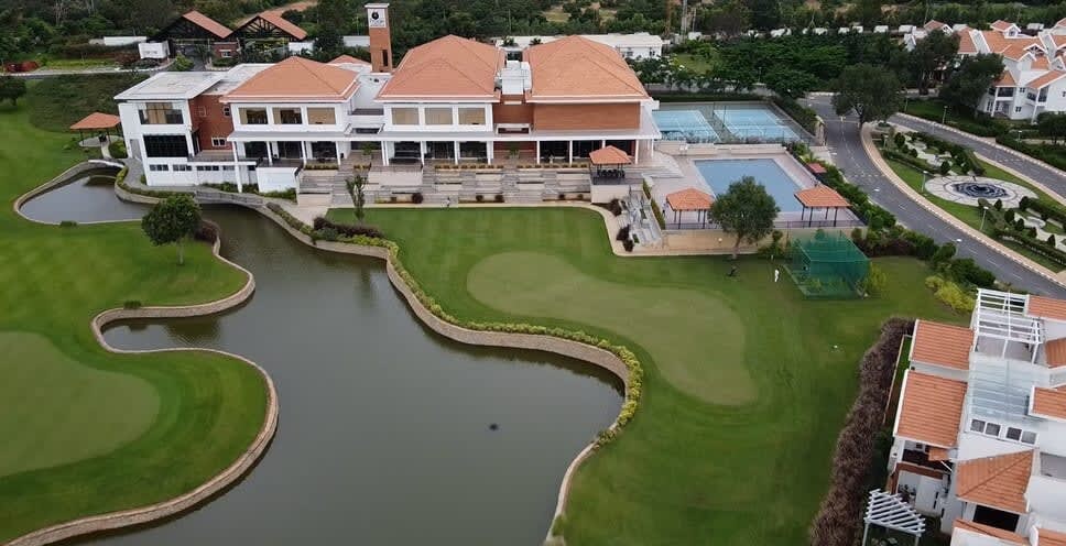 Golf Vista Villa by JadeCaps|3BHK|Private garden