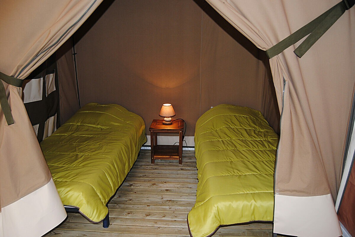 Victoria Lodge Tent 3 Rooms 5 People Without Sanit