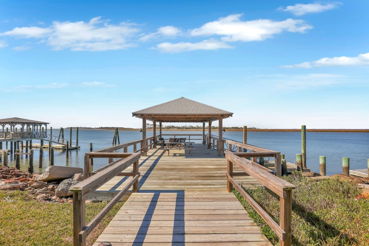 3 BR Waterfront Property with Dock and Sunset View