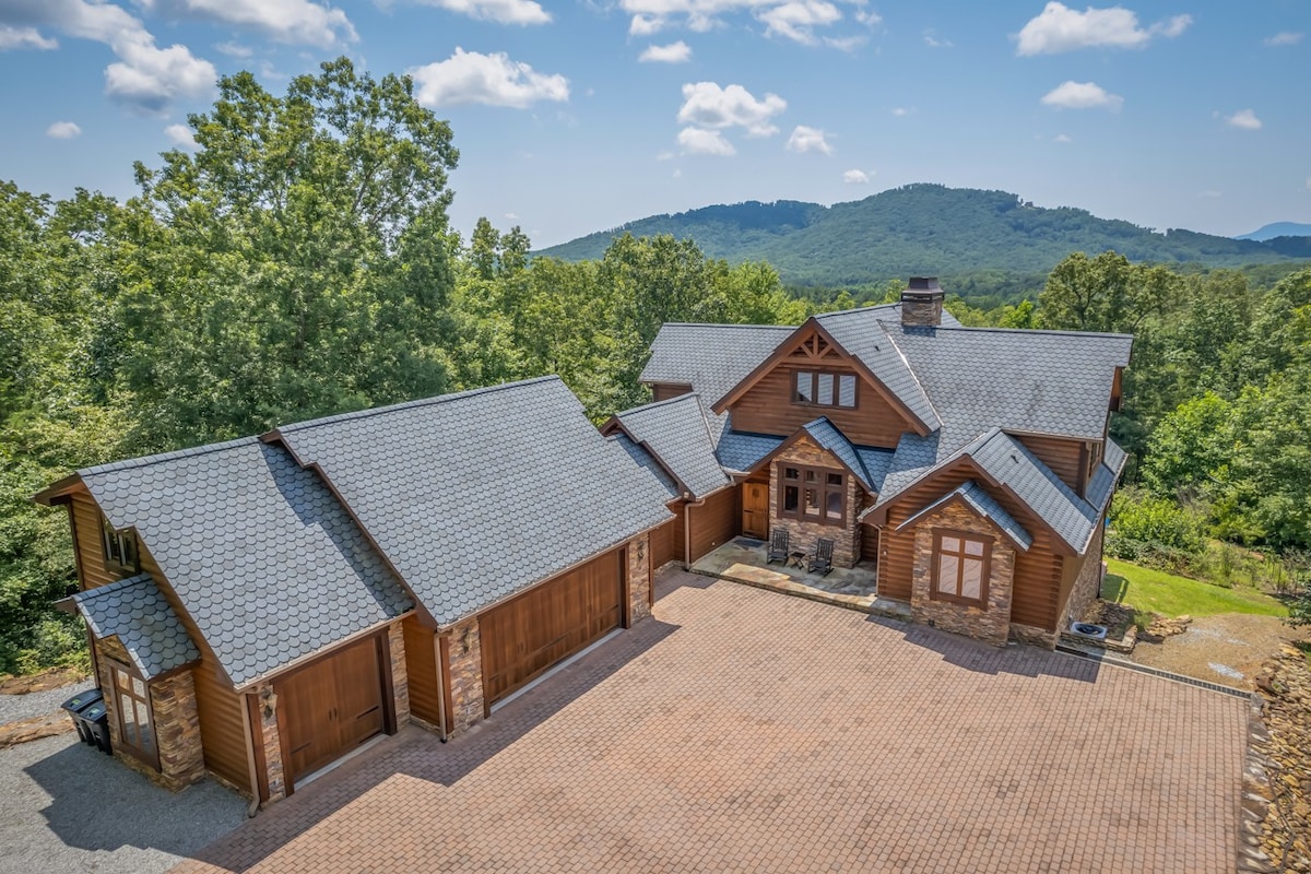Private 5,000 Sq Ft Cabin in Blue Ridge Mountains!