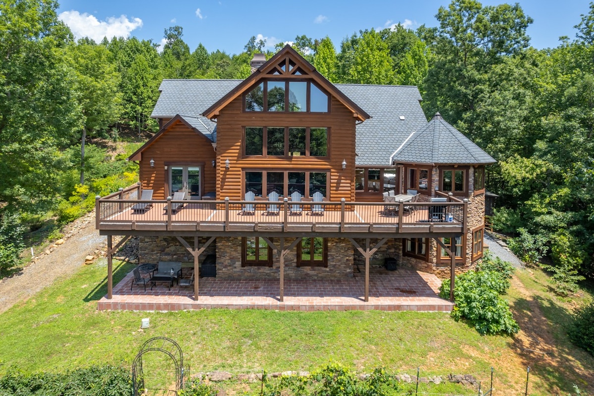 Private 5,000 Sq Ft Cabin in Blue Ridge Mountains!