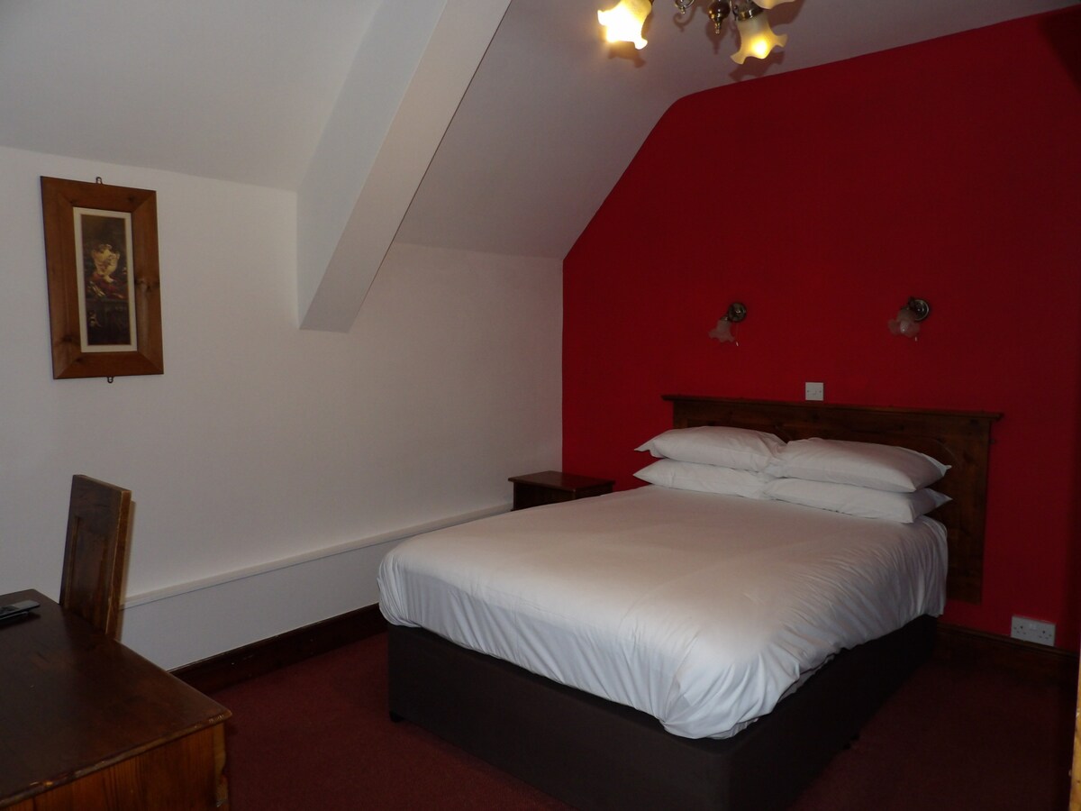 Courtyard Double/Twin en-suite at The Bull Hotel