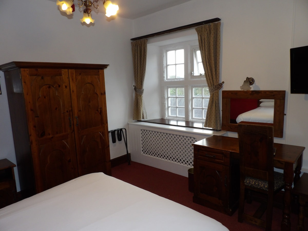 Courtyard Double/Twin en-suite at The Bull Hotel