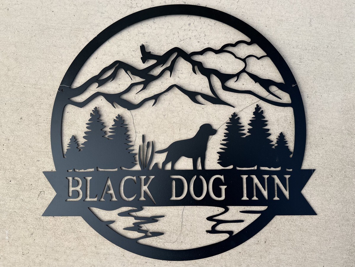 黑狗旅馆，靠近峡谷露天剧场和河流附近的休闲度假胜地