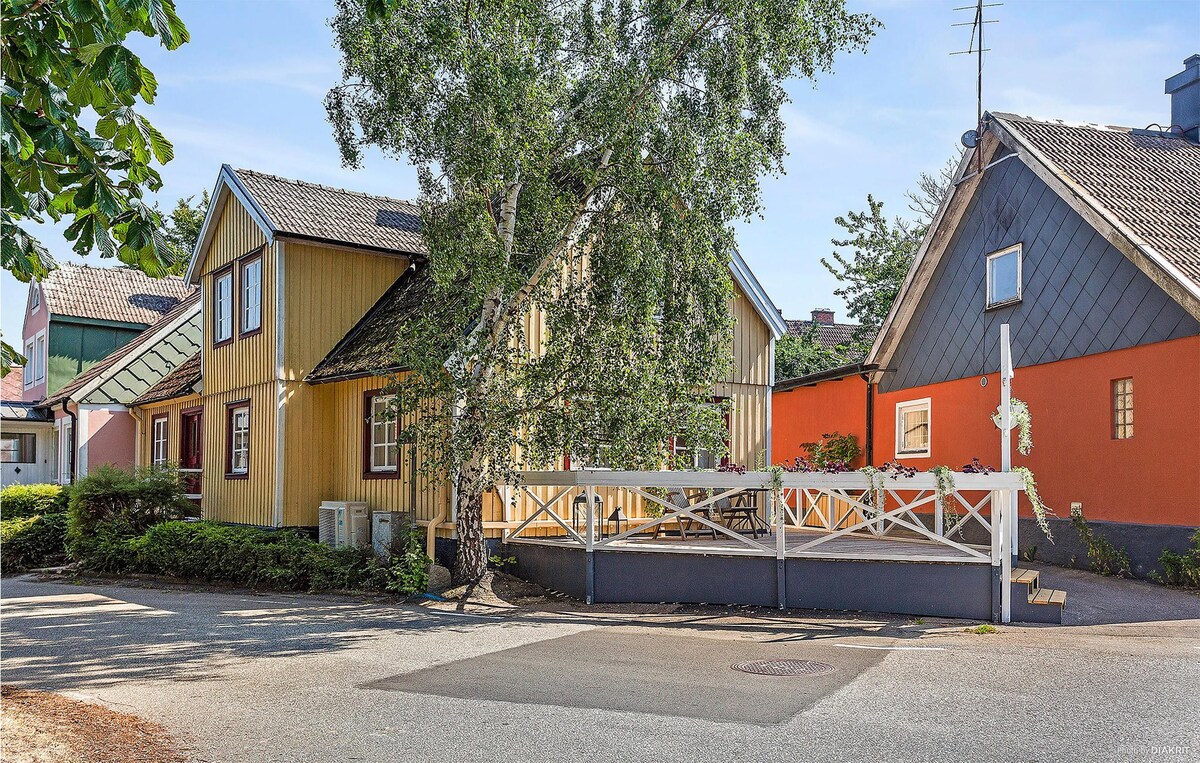 Stunning home in Skåne Tranås with kitchen