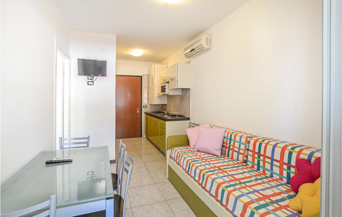 Awesome apartment in Bibione with WiFi
