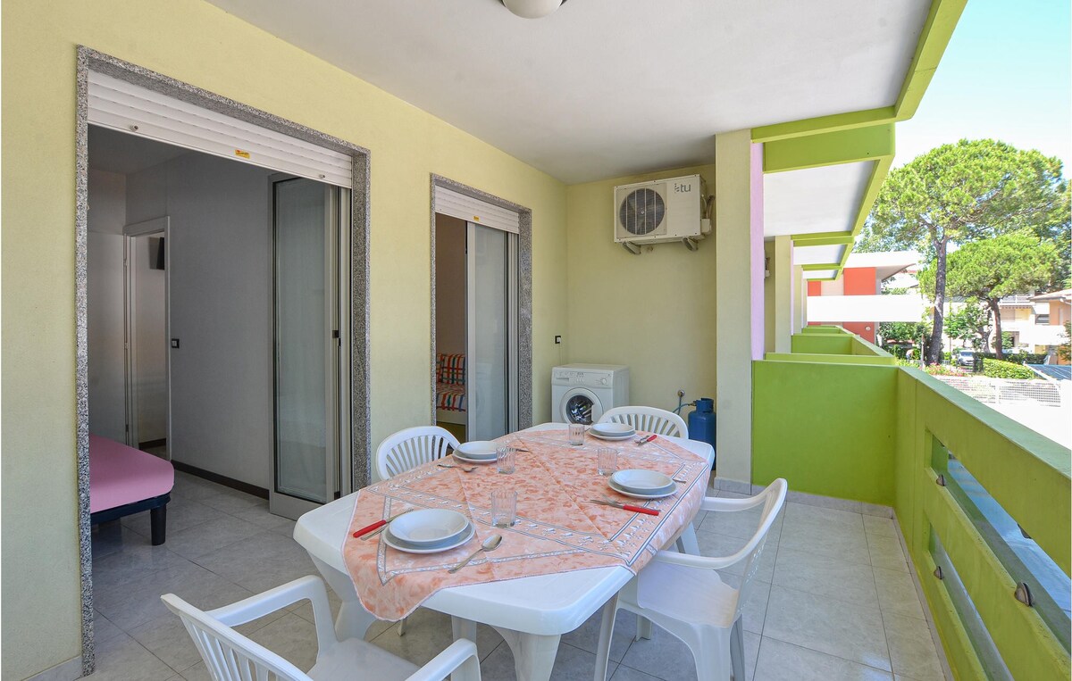 Awesome apartment in Bibione with WiFi
