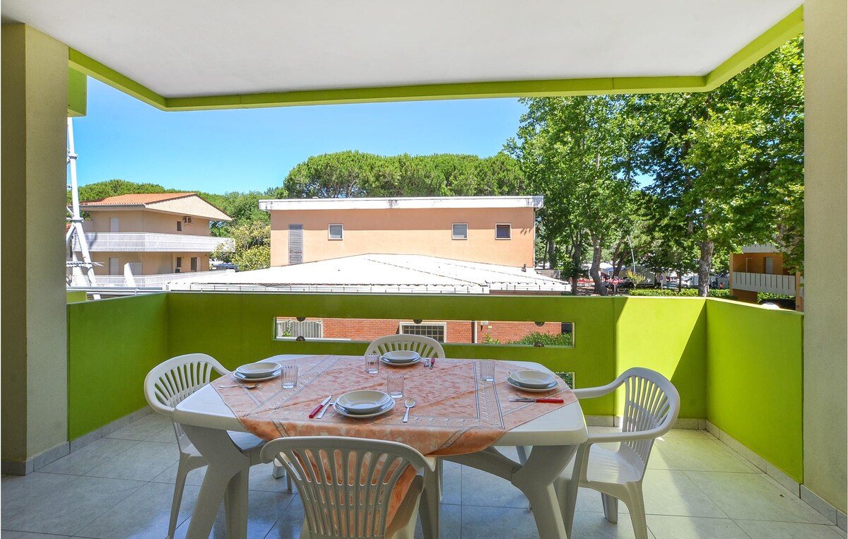 Awesome apartment in Bibione with kitchen