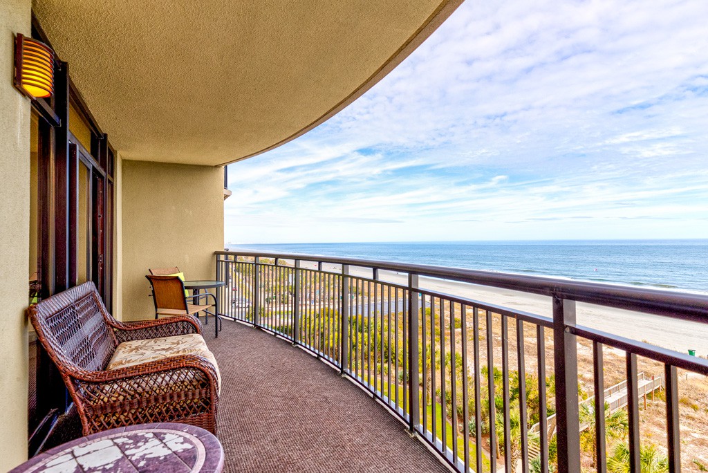 Gorgeous views balcony pools lazy river exercise