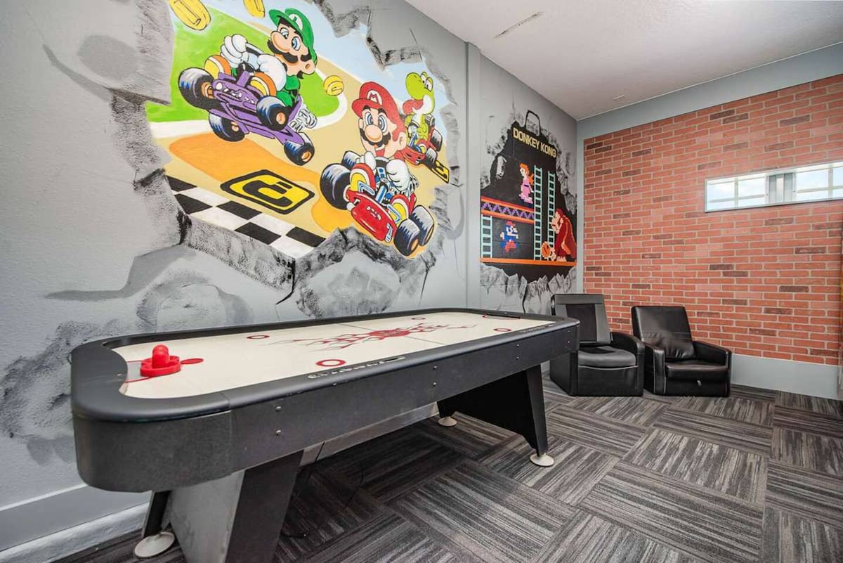 Upscale Family Home w/ Custom Arcade, Theatre