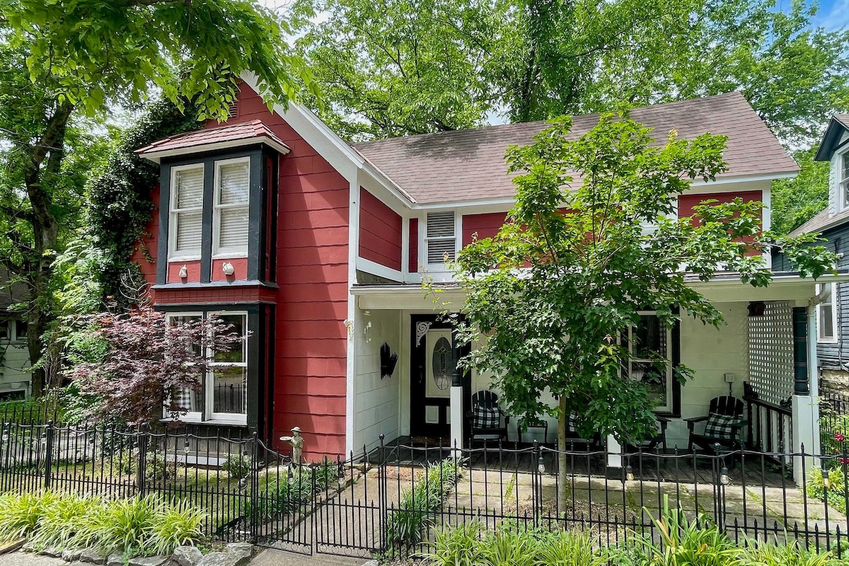 Vibrant Historic Home - Walk to Downtown!