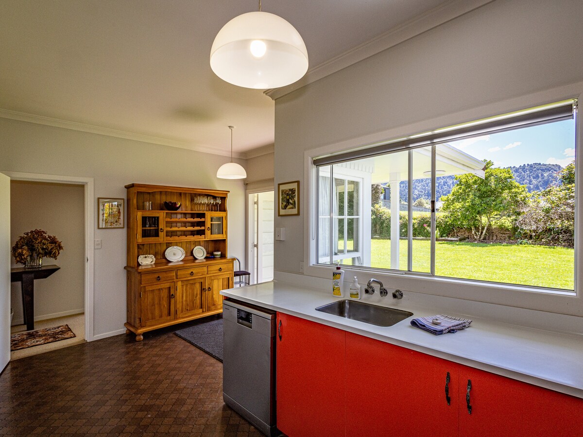 Grand Lodge - Ohakune Holiday Home